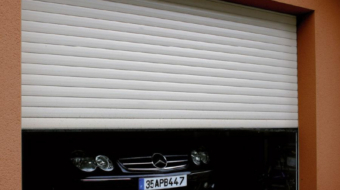 Porte-de-garage-a-enroulement-sur-mesure